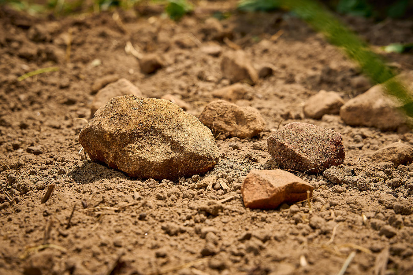 Buntsandsteingeröll, toniger Sand und Löss-Lehmanteile